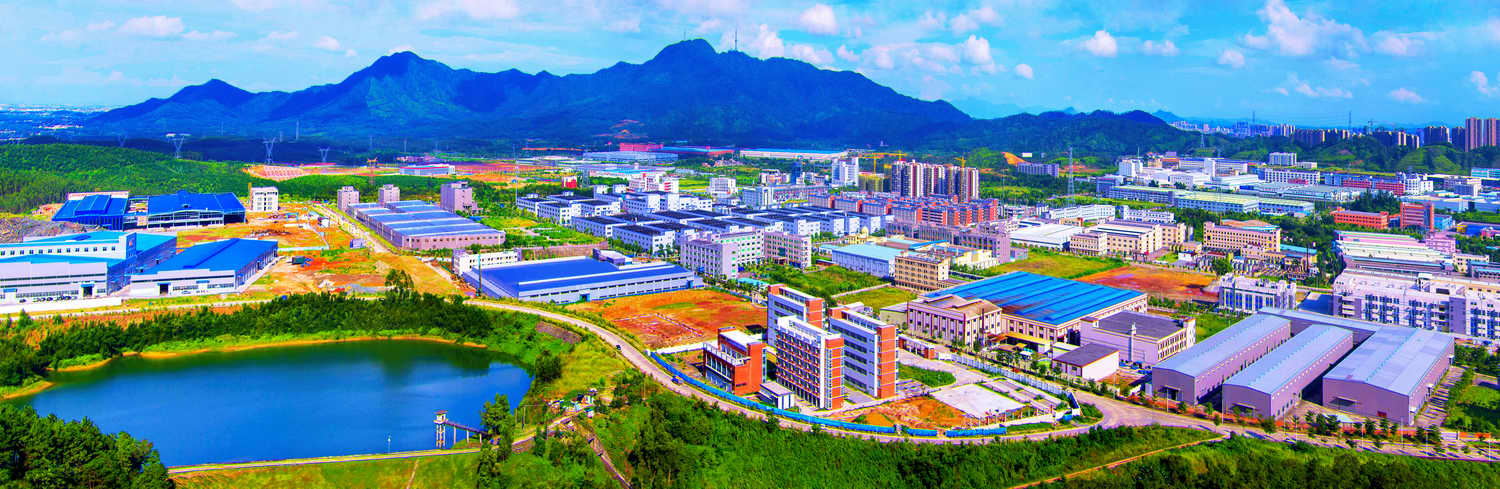 1、江门翠山湖高新技术产业开发区,依山靠水、环境优美(黄锡球摄)_调整大小.jpg