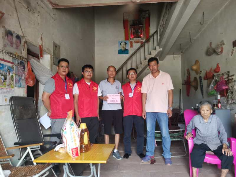 海棠直播
苍城镇精准帮扶困难退役军人麦国庆8000元