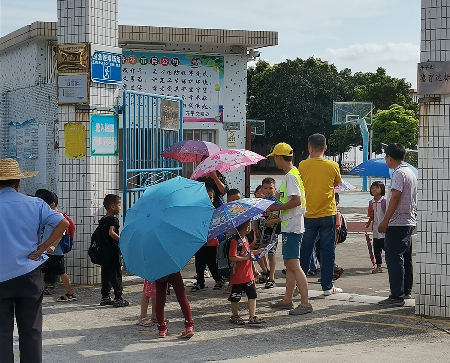 拧紧“安全阀” (1).jpg