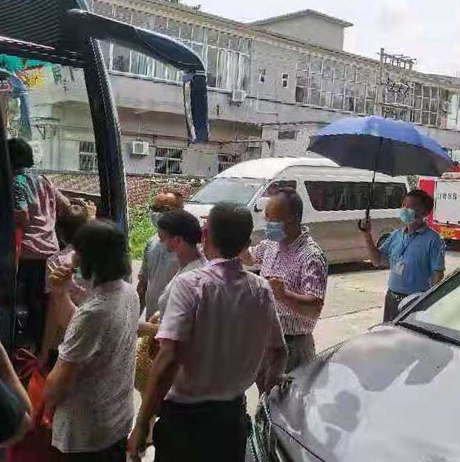 专人专车接送 (1).jpg