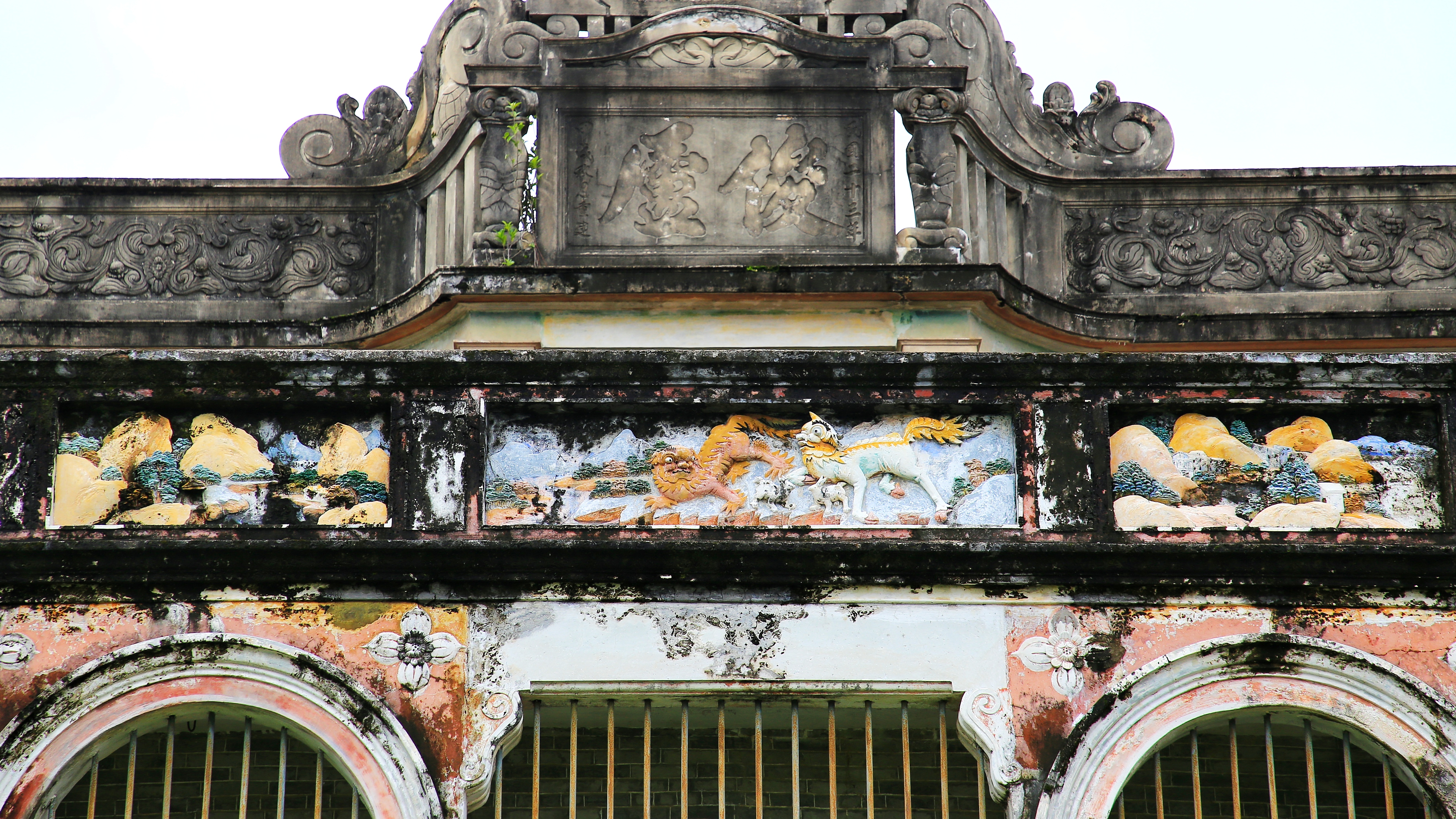 开平赤坎虾村耀华坊庐宅灰塑（关万全摄） .jpg