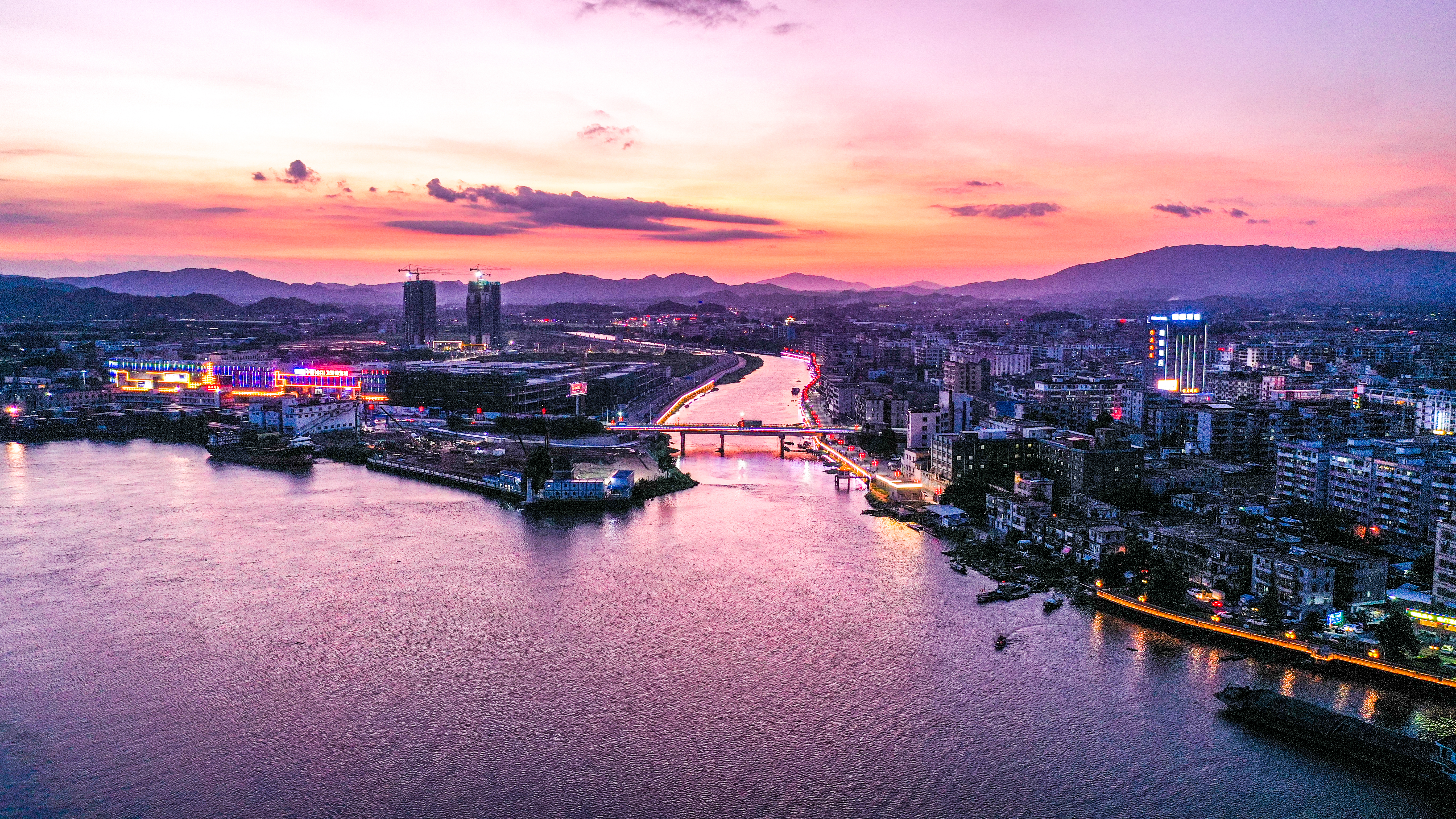 当今“赤水归帆” (2).jpg