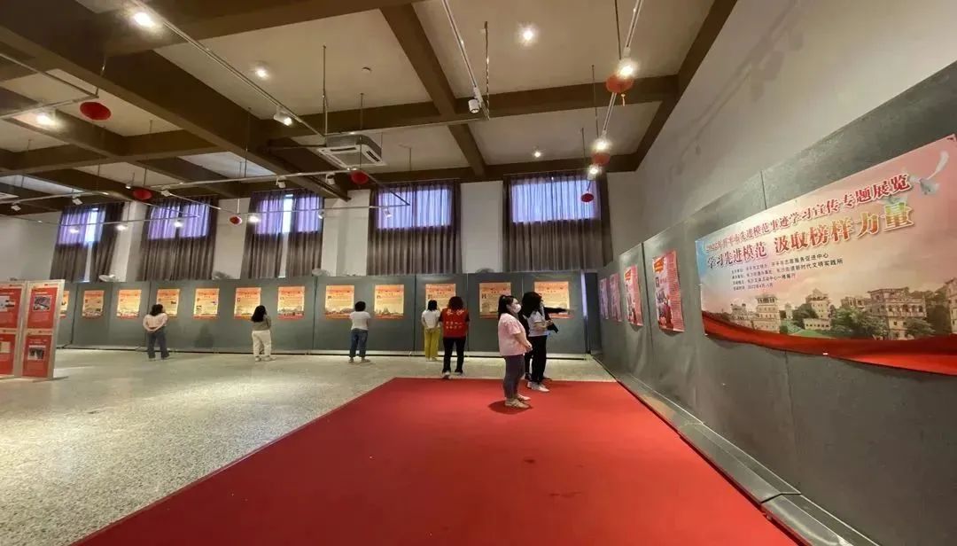 (图片资料)Ⅲ-14-③ 2022年4月-5月长沙街道在长沙街道文体活动中心一楼中厅以专题展览形式开展道德模范、身边好人等先进模范学习宣传活动2_副本.jpg 图片