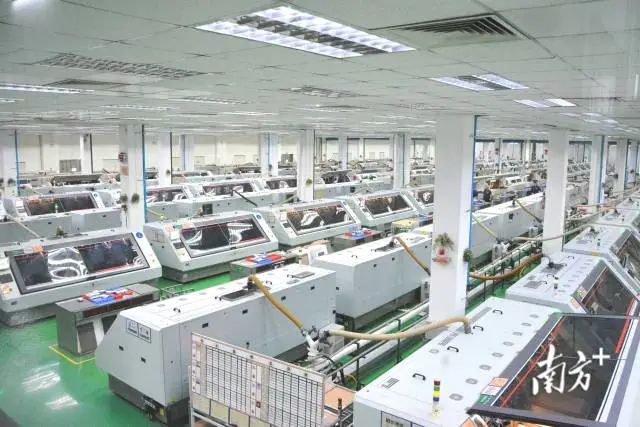 开平依利安达电子有限公司生产车间。 董有逸 摄 图片