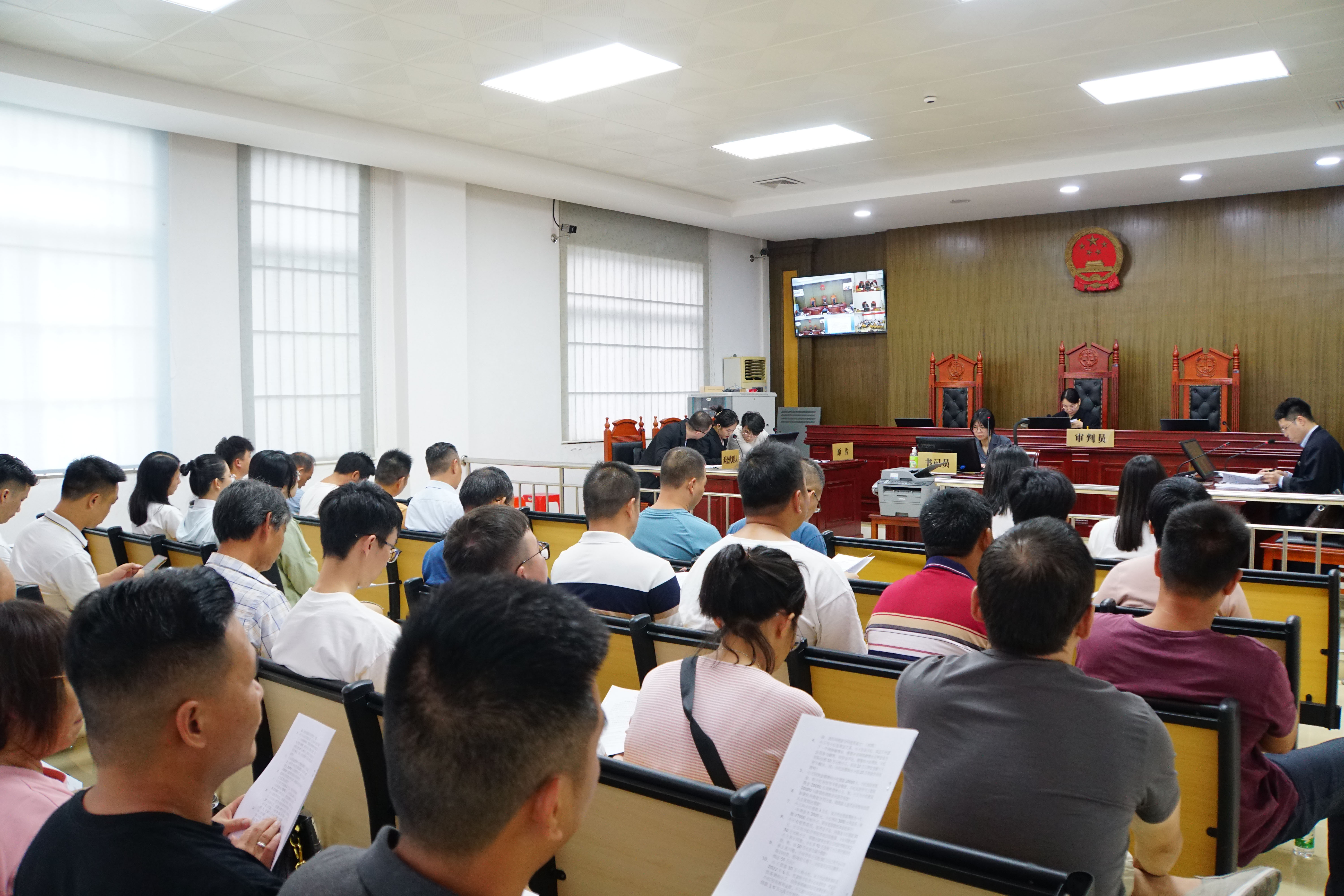 3.旁听庭审.jpg