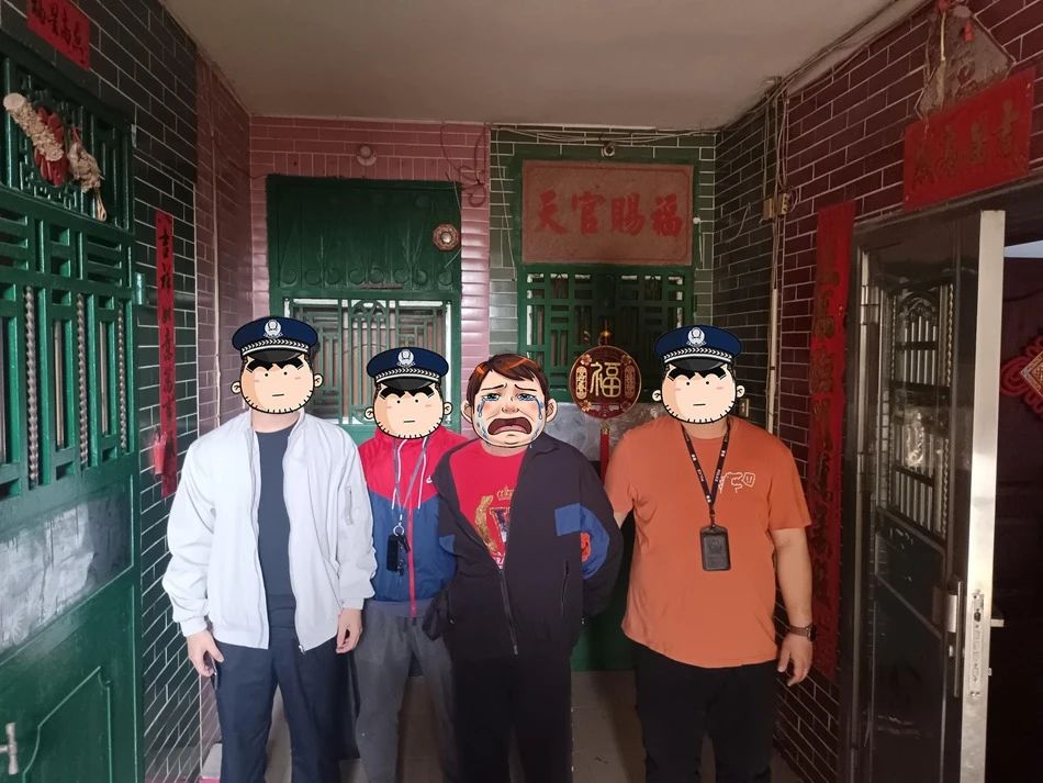 2-不锁车门背包被盗 民警速破案 (2).jpg