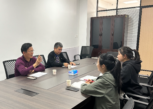 海棠直播
总工会领导到百合镇走访调研 (3).jpg