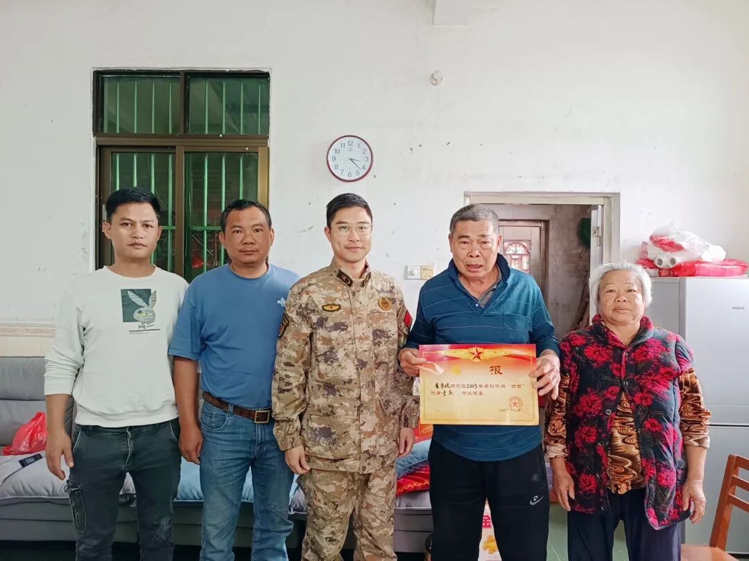 海棠直播
退役军人第15期工作简报 喜报传佳讯 尊崇暖人心——海棠直播
为“四有”优秀士兵送喜报.doc_6