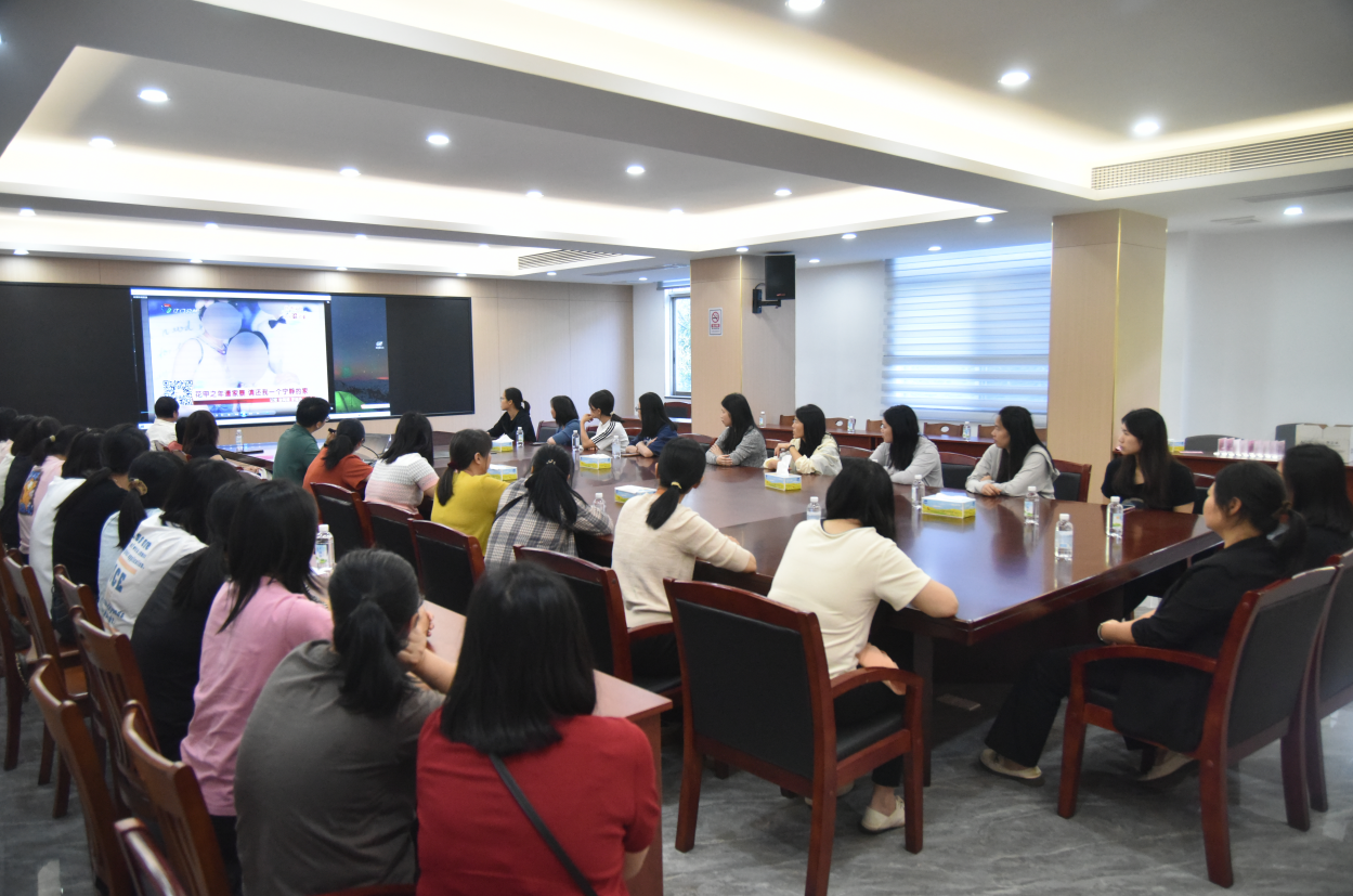 百合镇开展基层妇女维权服务工作培训班