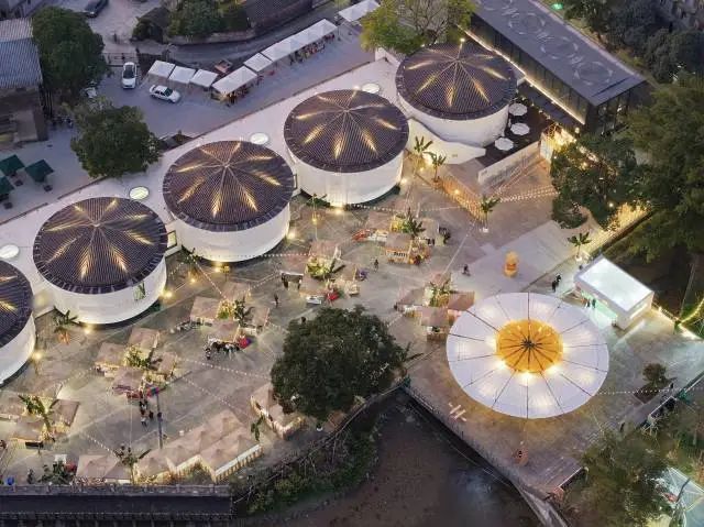 塘口墟的先锋书店,由粮仓改造而成。