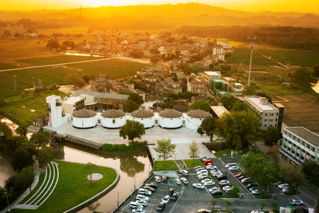 华南首家先锋书店落户塘口天下粮仓。