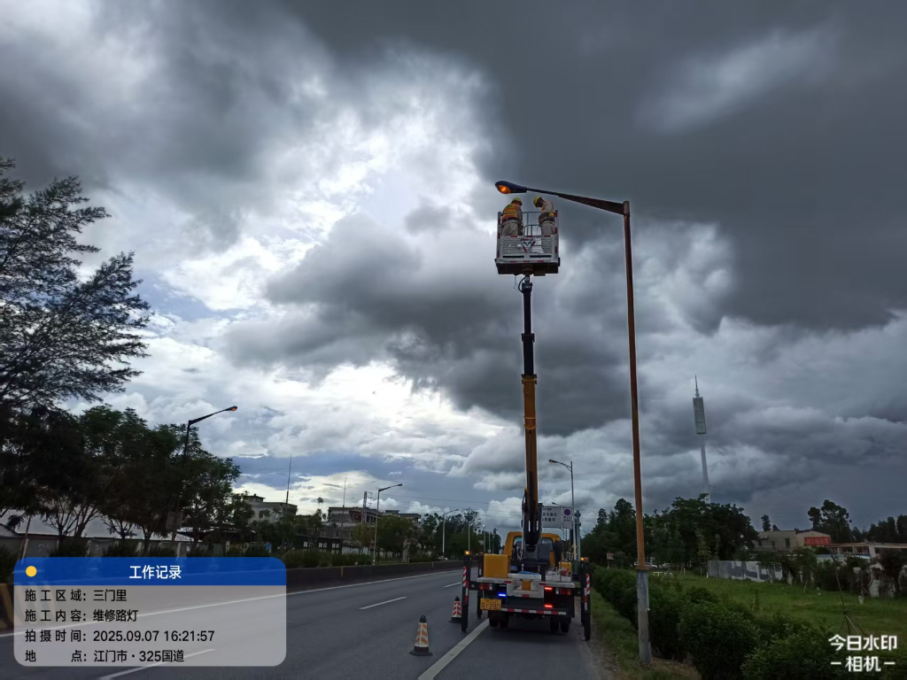 路灯维修2.jpg
