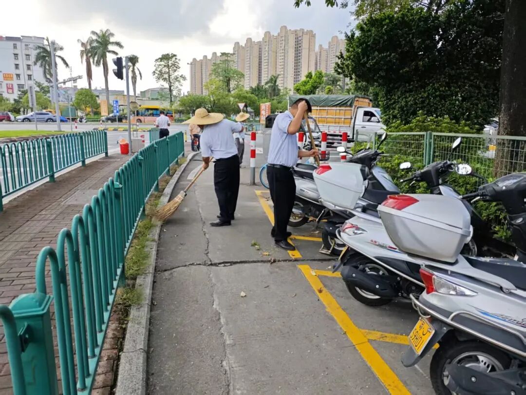 客运站开展爱国卫生运动1 (1).jpg