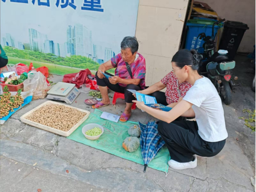 海棠直播
龙胜镇通过进集市向大众普及信用知识