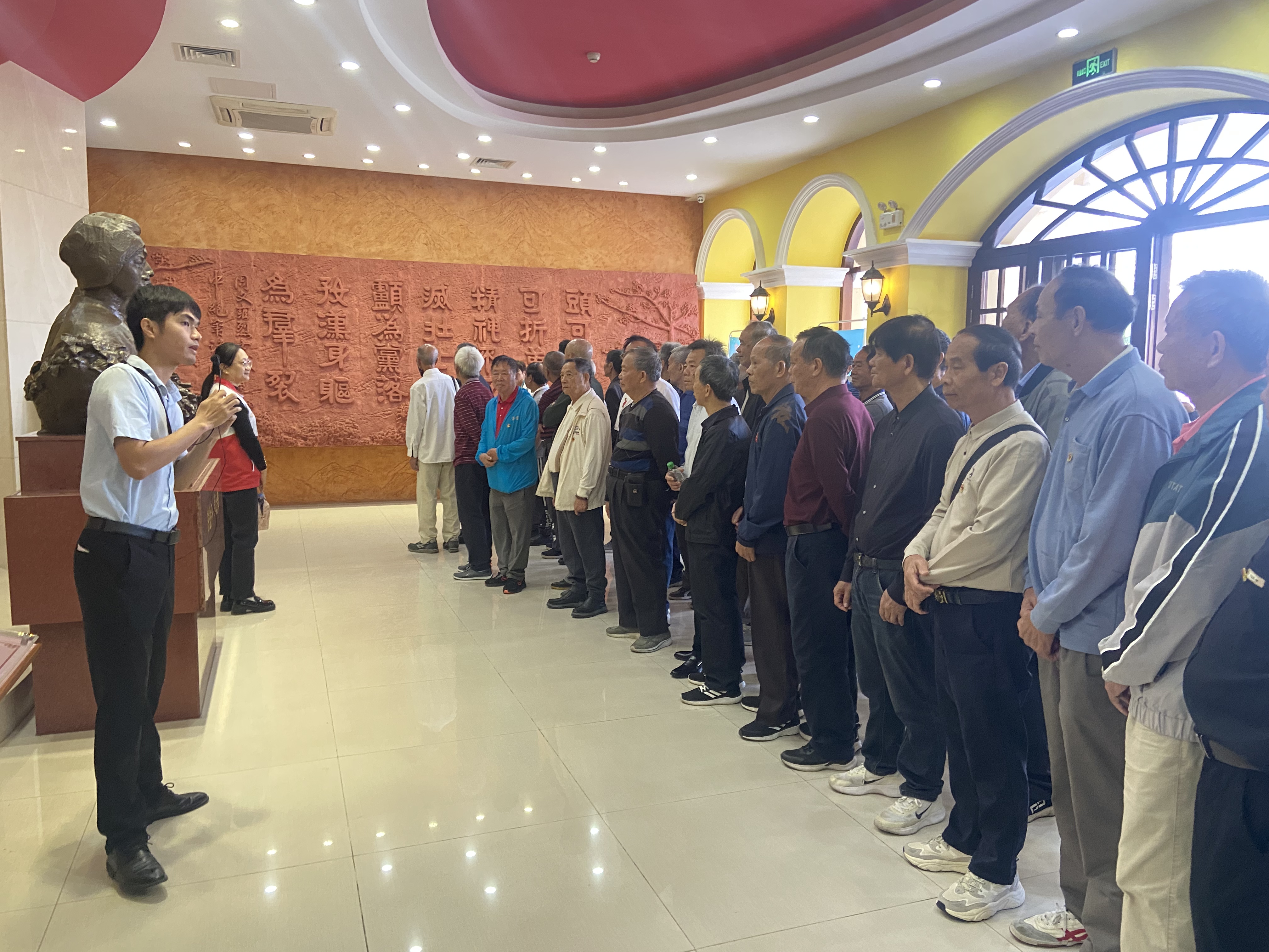 银发映初心 薪火永相传——海棠直播
教育系统退休党支部开展联合主题党日活动