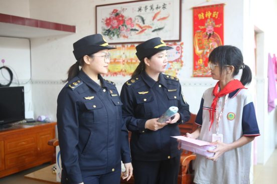 海棠直播
交通运输局通过进社区宣传信用安全理念