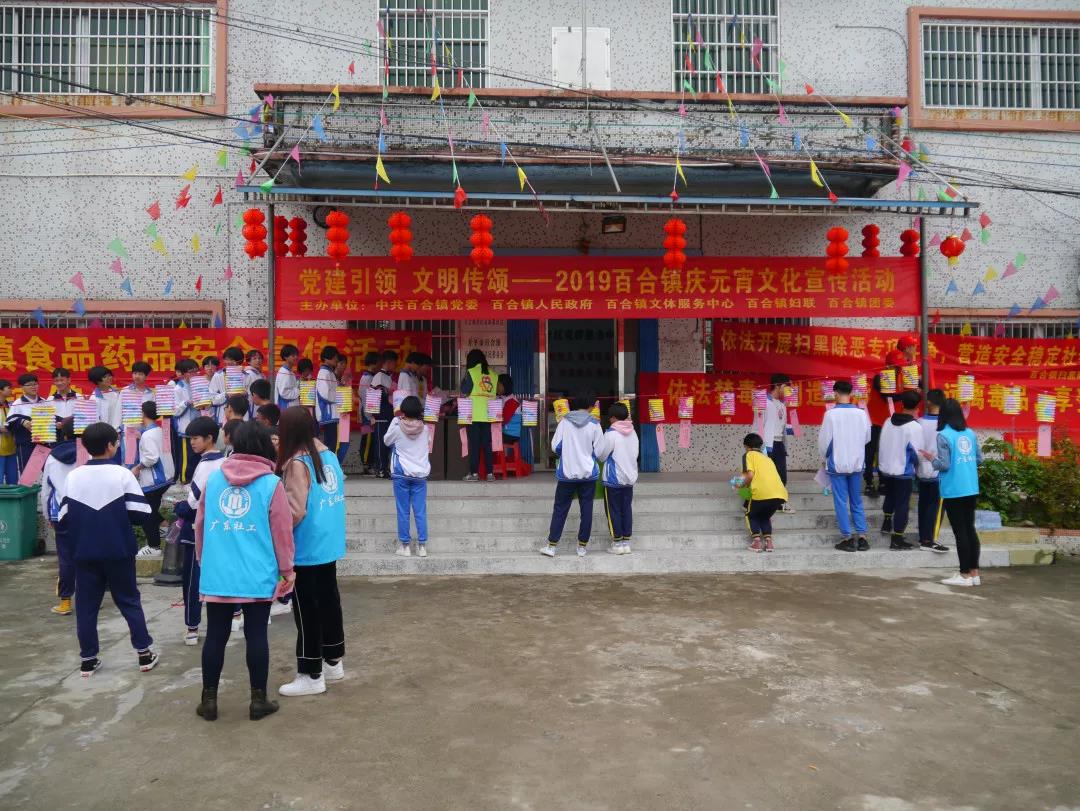 活动吸引了大量群众前来参加.jpg 活动吸引了大量群众前来参加.jpg