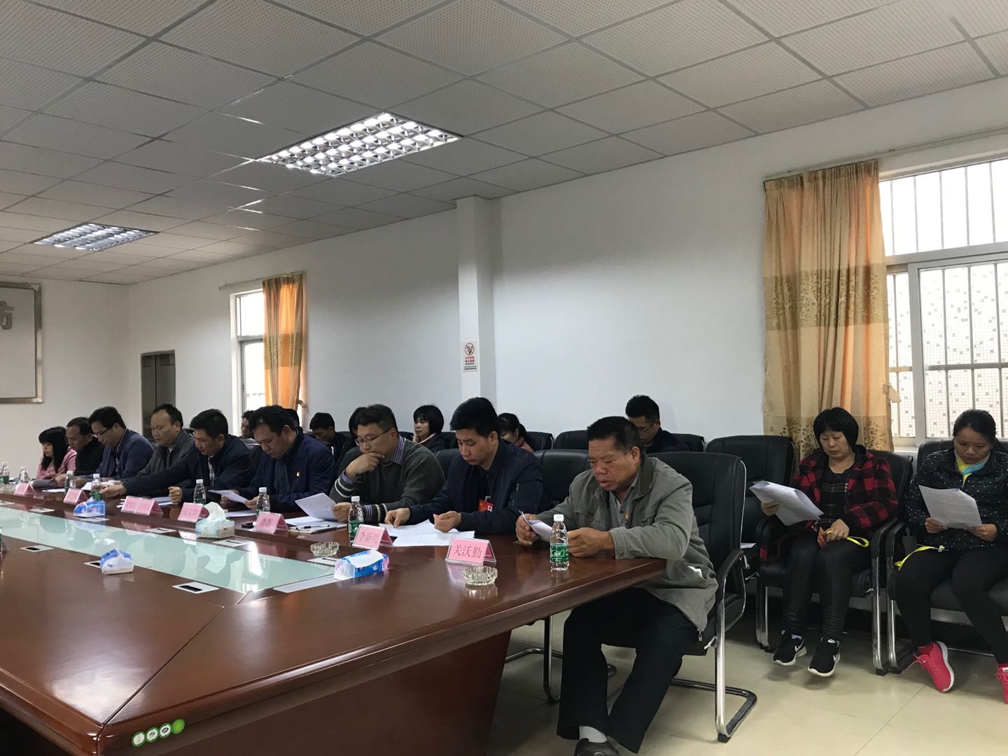 座谈会.jpg 座谈会.jpg