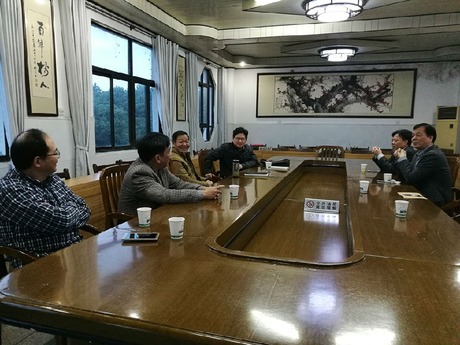 武汉市新州一中与海棠直播
教育局两地领导交流